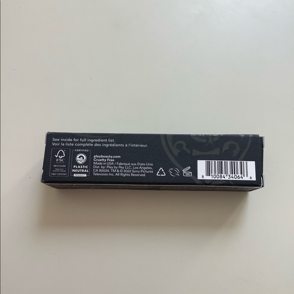 PLEY x Cobra Kai Sweep The Cheek On The Go Highlighter - Picture 4 of 4